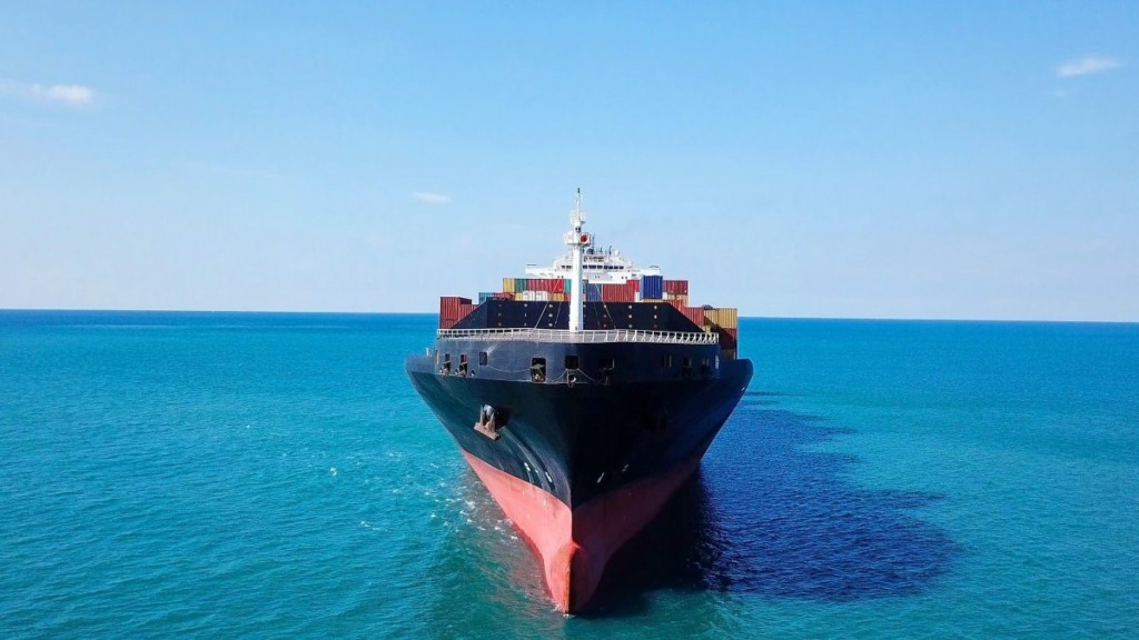 IMO-compliant fuel oil cargo headed to Singapore ad 1